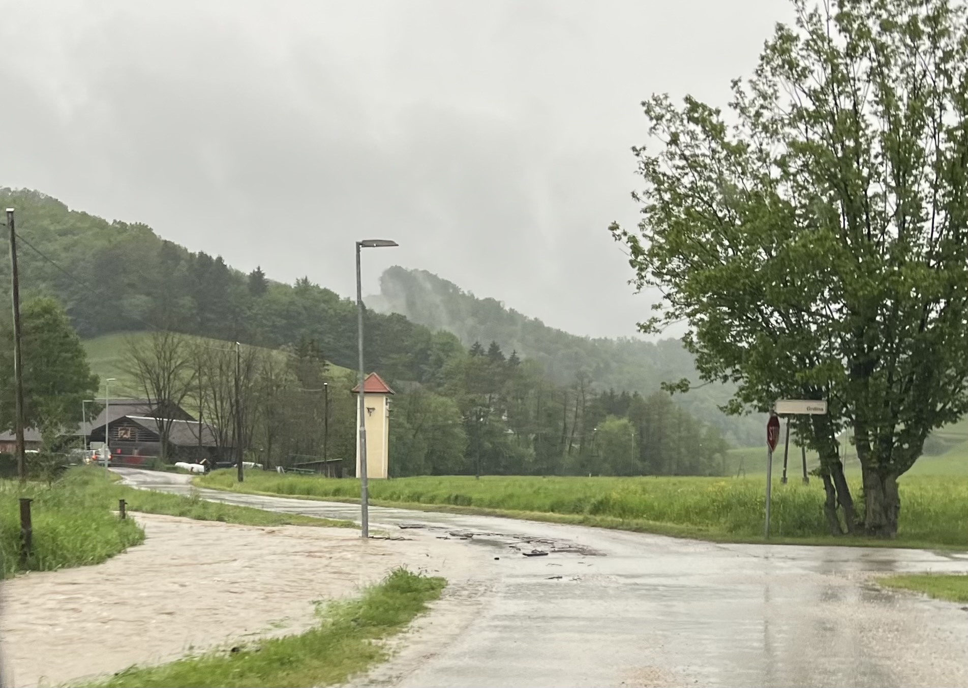 Novo opozorilo: Po novih nevihtah bodo močneje naraščali vodotoki