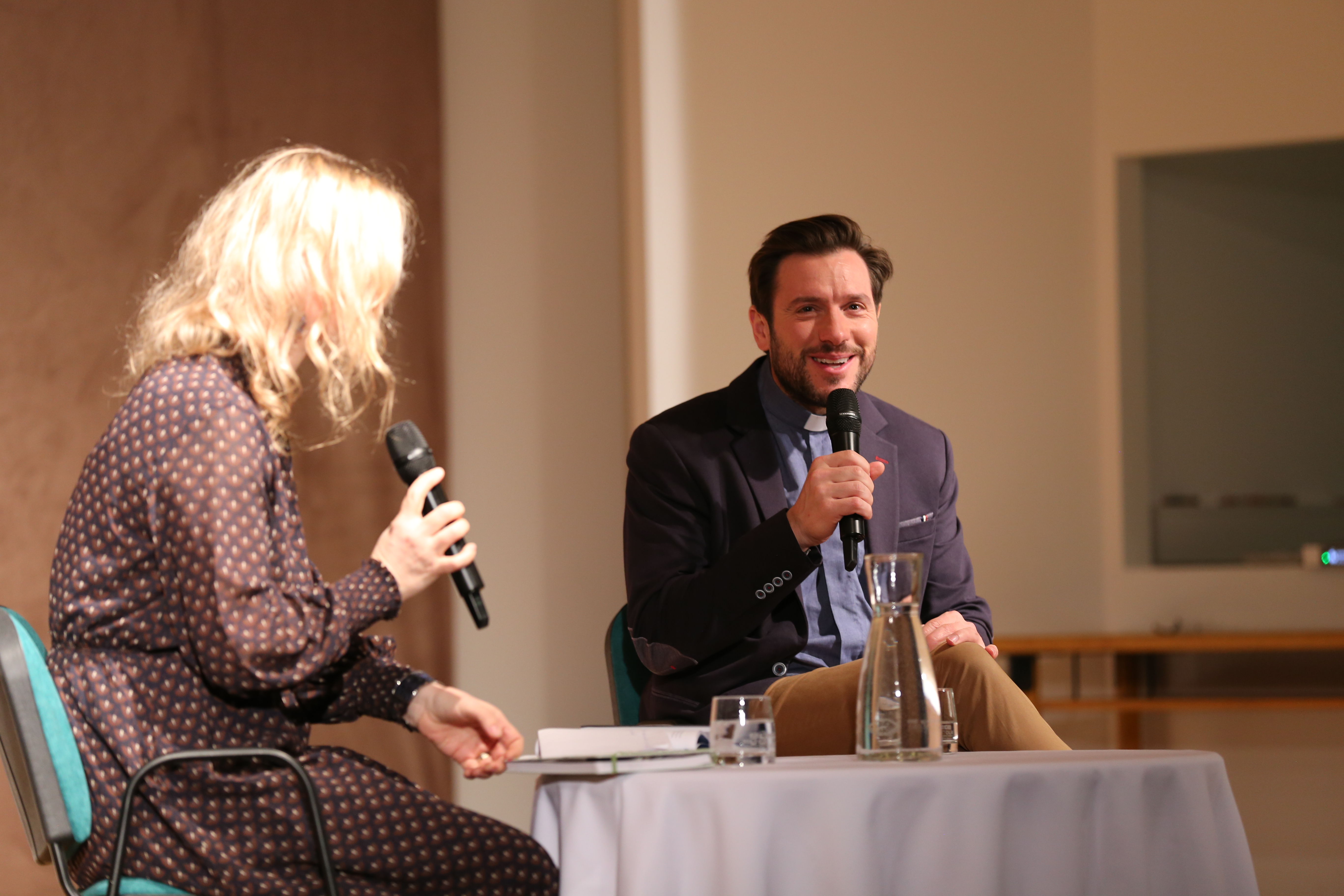 Martin Golob navdušil na Sveti Ani: Razkril tudi, kakšni smo Slovenci in koliko pik ima (VIDEO)