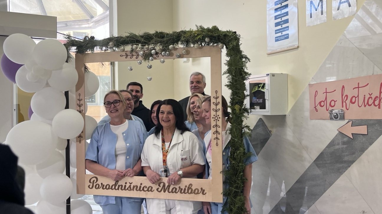 Delovna noč v mariborski porodnišnici: Kljub trem urgentnim carskim rezom vsi novorojenčki zdravi