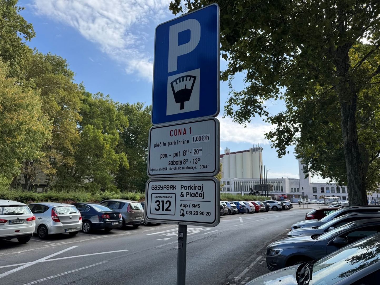 Ali veste, kje se lahko v Mariboru brezplačno parkira?