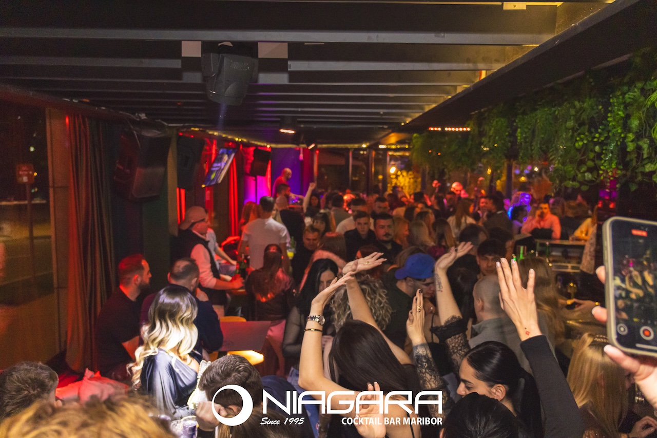 Pozabite na dolgočasne večere: V Niagaro se vrača "stara šola" žuranja, ki je obnorela tudi mlade