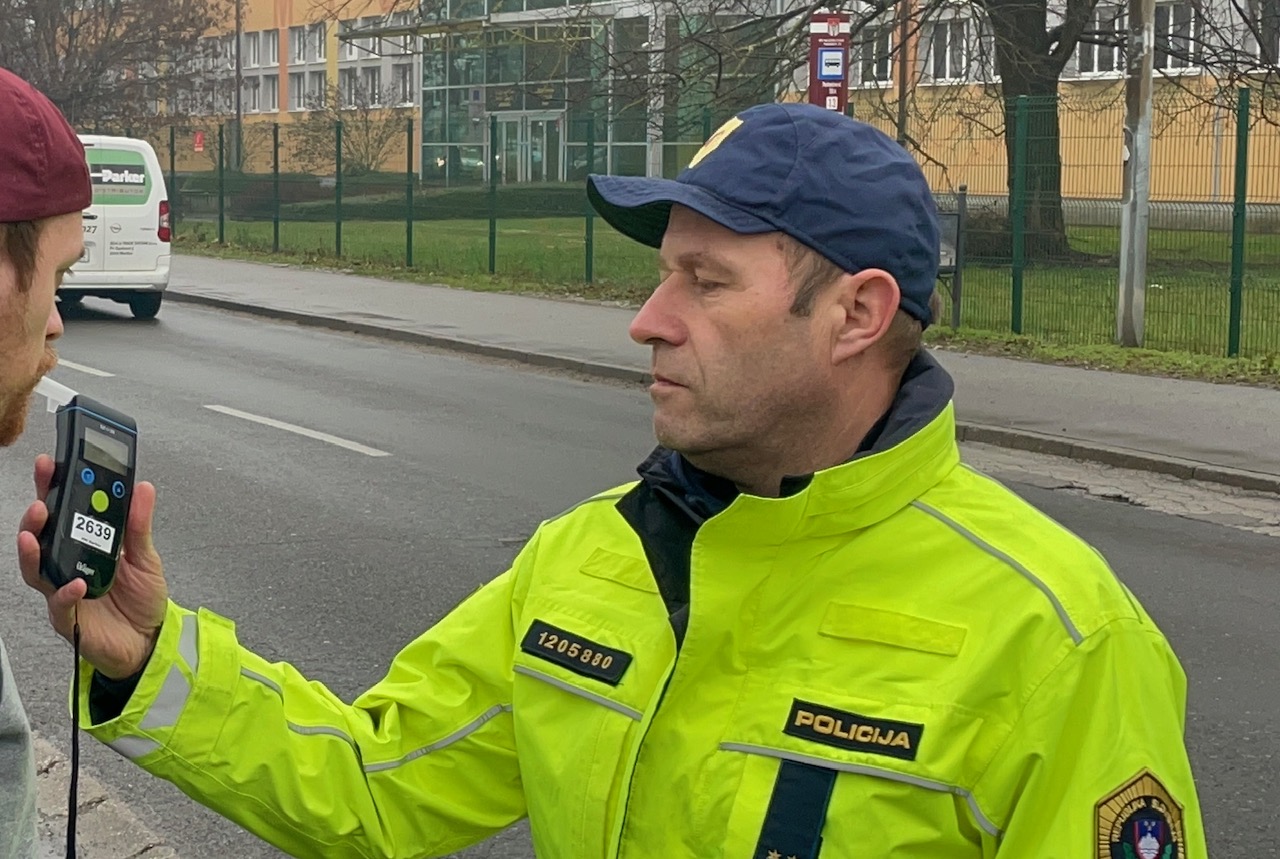 Ustavno sodišče: Alkotest ni dovolj zanesljiv dokaz za kazen