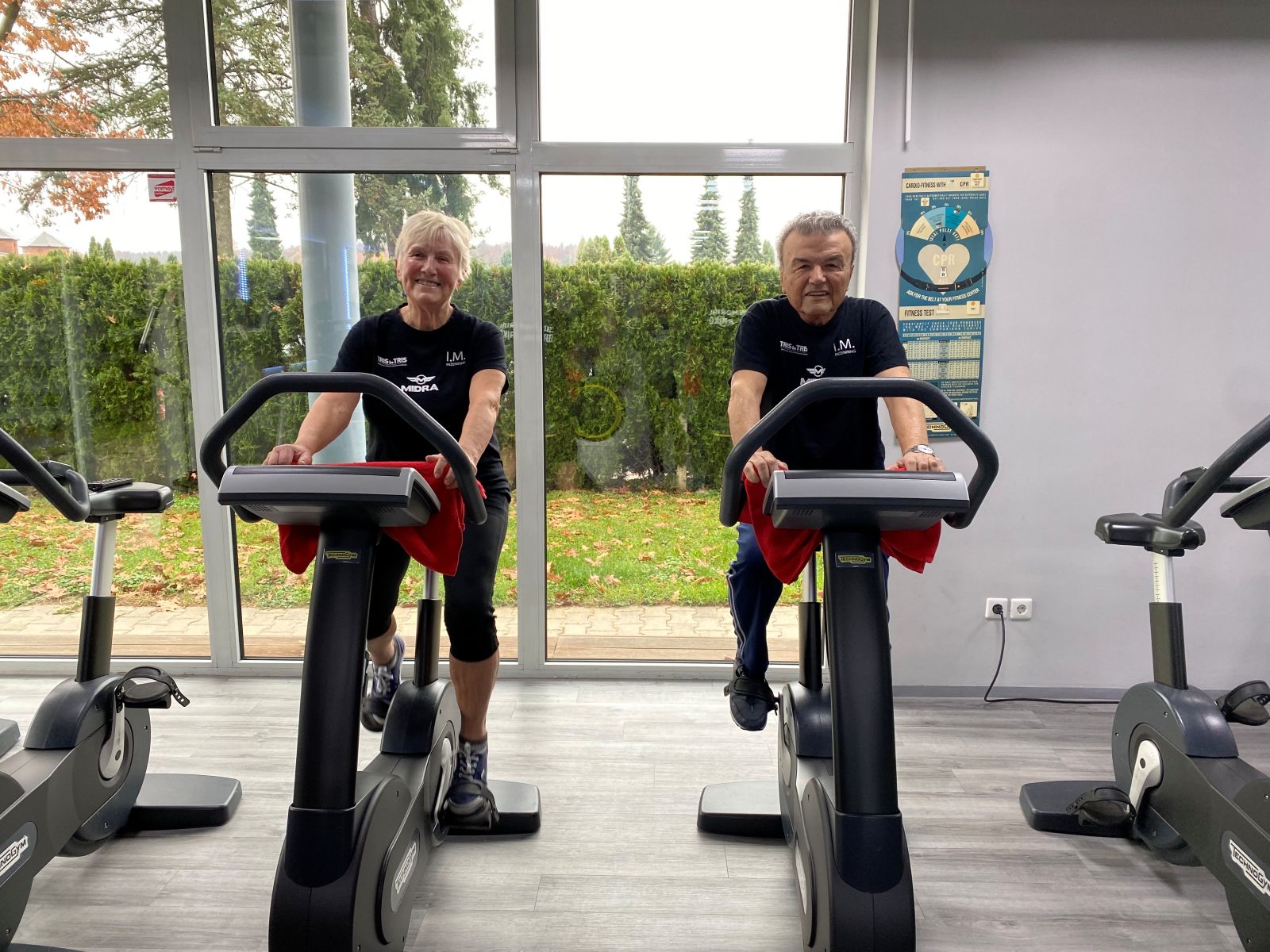 »Tukaj sem našel družbo in moč«: Zakaj mariborski upokojenci prisegajo na Fitnes Forma?