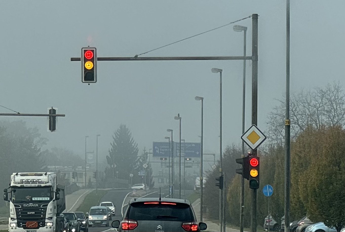 Bi morali na semaforje vrniti utripajočo zeleno luč?