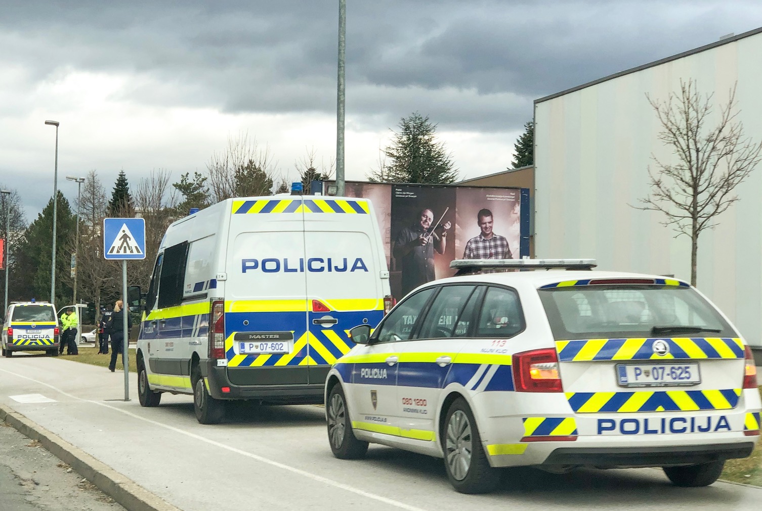 V Račah pes prekrižal načrte nepridipravim: Po vlomu v avtomobil vrnili ukradeno denarnico