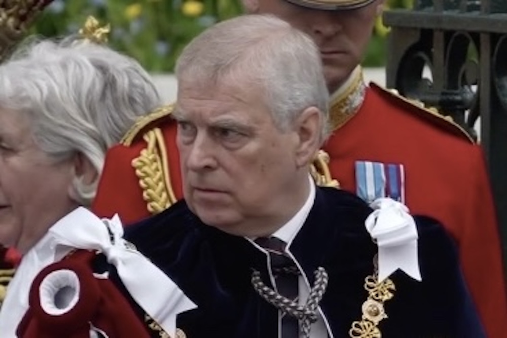 Nekdanji princ Andrew ni več zaželen v kraljevi liniji