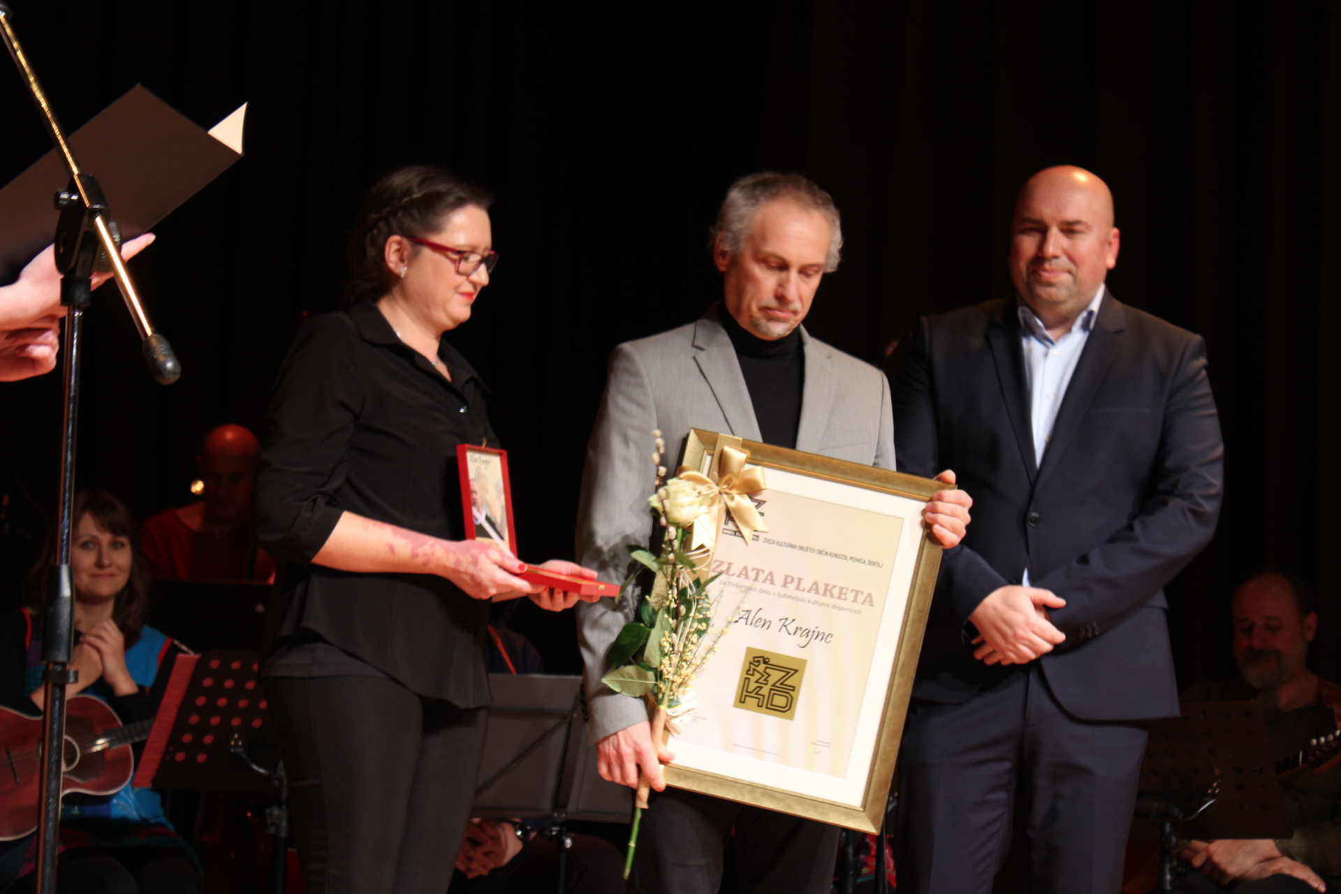 V Pesnici nagradili kulturne ustvarjalce, najvišje priznanje Alenu Krajncu
