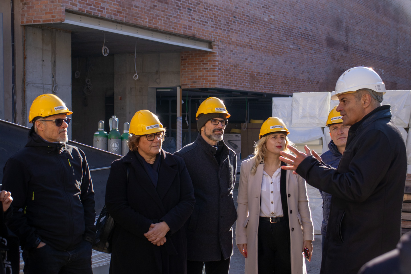 FOTO: Ministri so si z županom Arsenovičem ogledali gradbišče Centra Rotovž