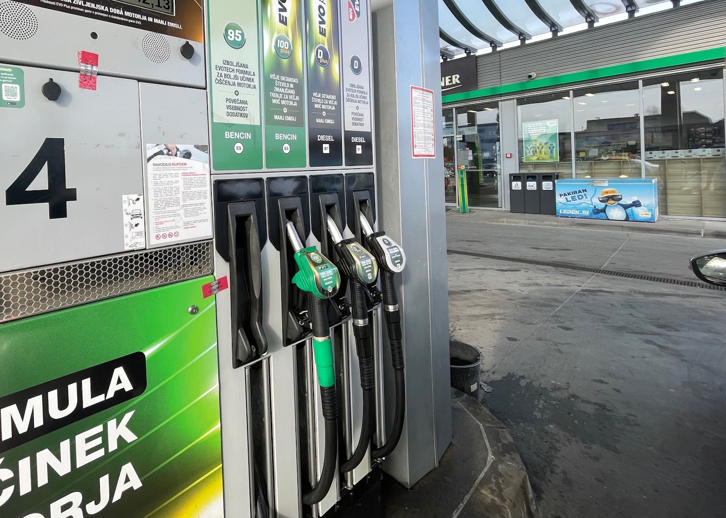 Novce cene goriv na avtocestah: Koliko boste odšteli za liter?