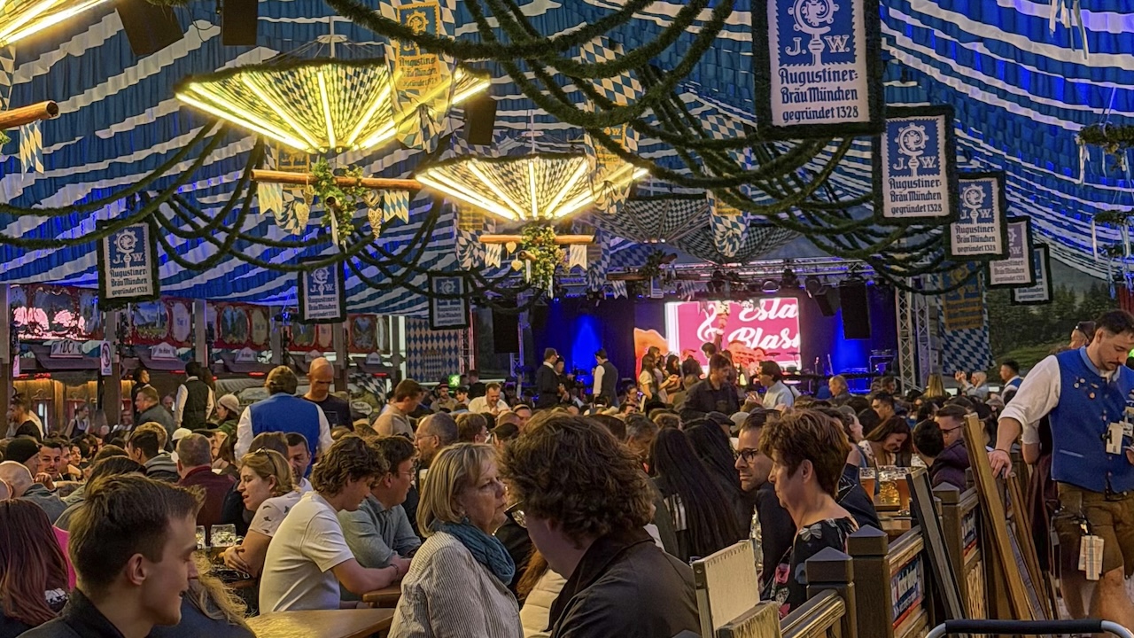 Münchenski Frühlingsfest: Obiskali smo "manjšo sestro" Oktoberfesta, ki letos praznuje v velikem slogu