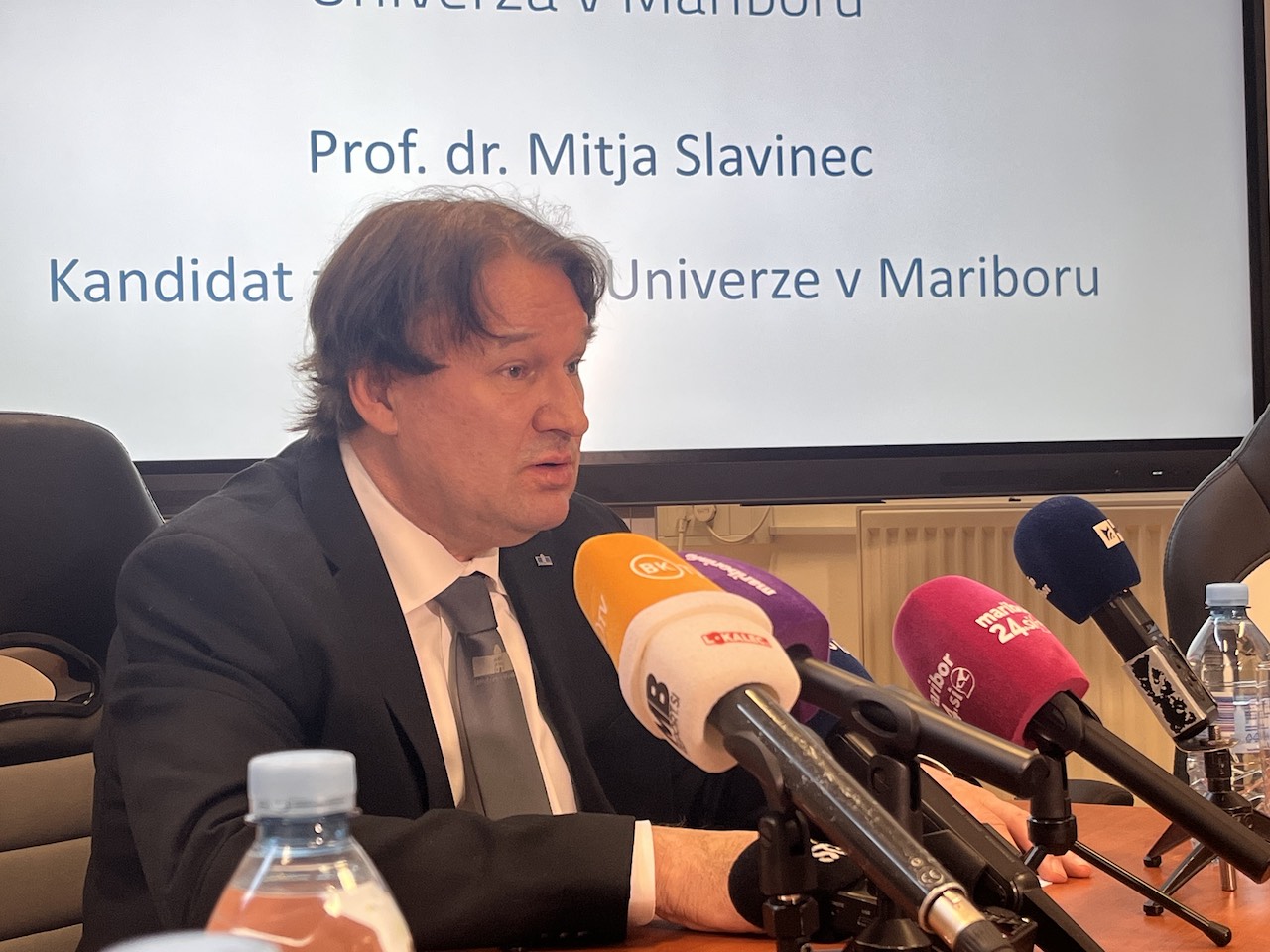 135 milijonov evrov čaka: Novi kandidat za rektorja ve, kam z njimi