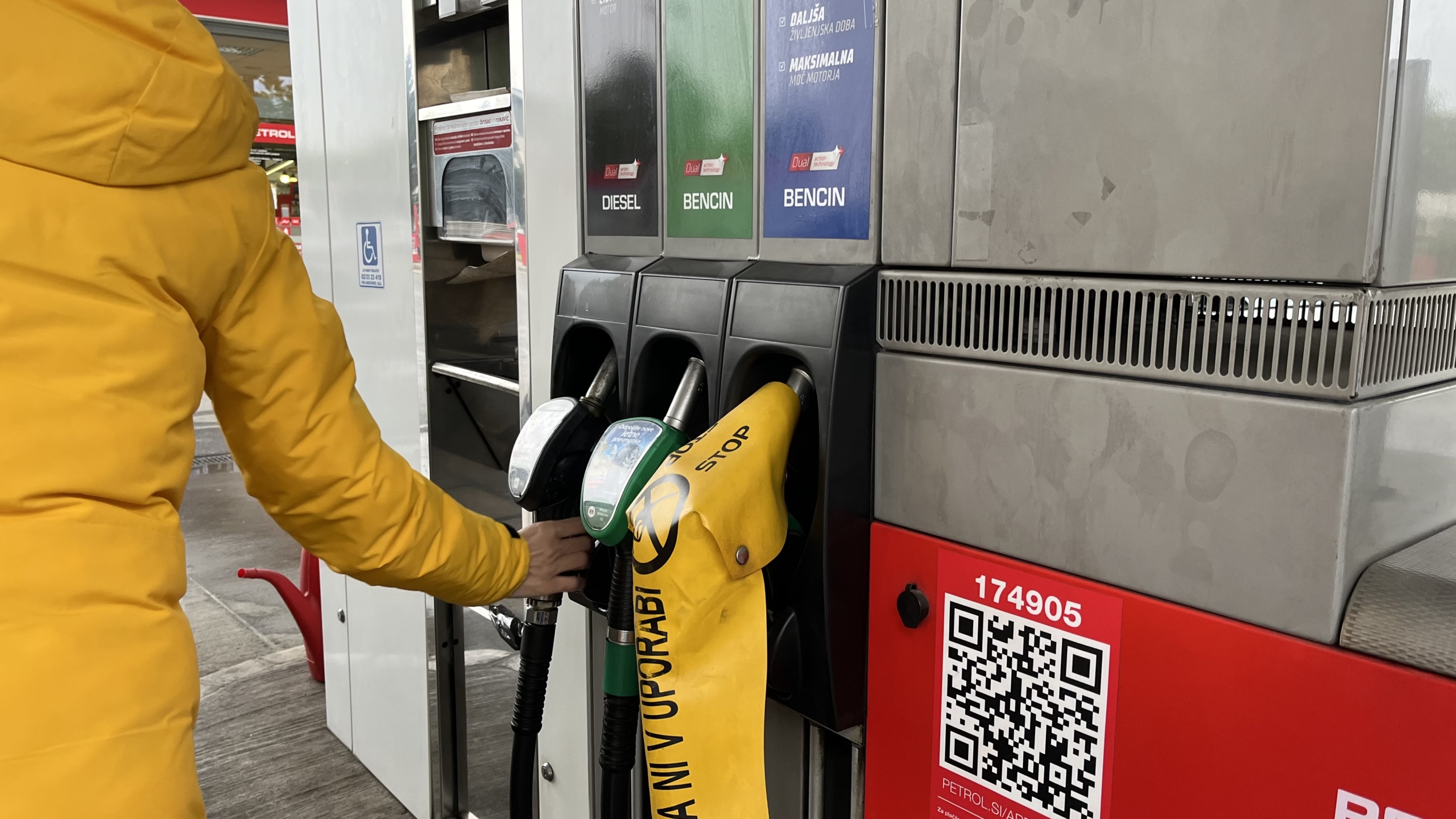 Zadnja priložnost za cenejši obisk črpalke: Bencin in dizel se dražita, takšne bodo nove cene