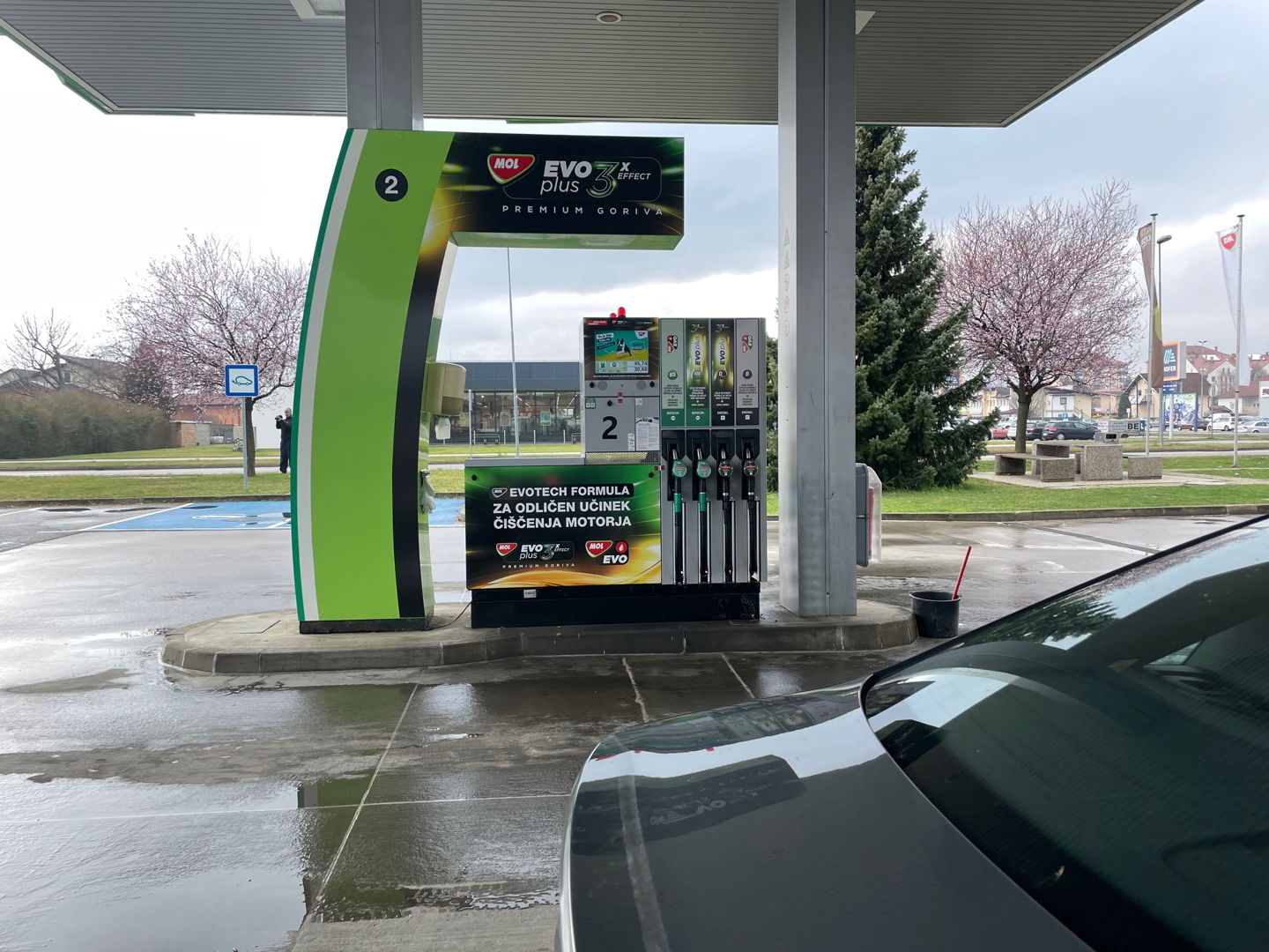 Bencin in dizel bosta prihodnji teden dražja: Kakšne bodo nove cene?