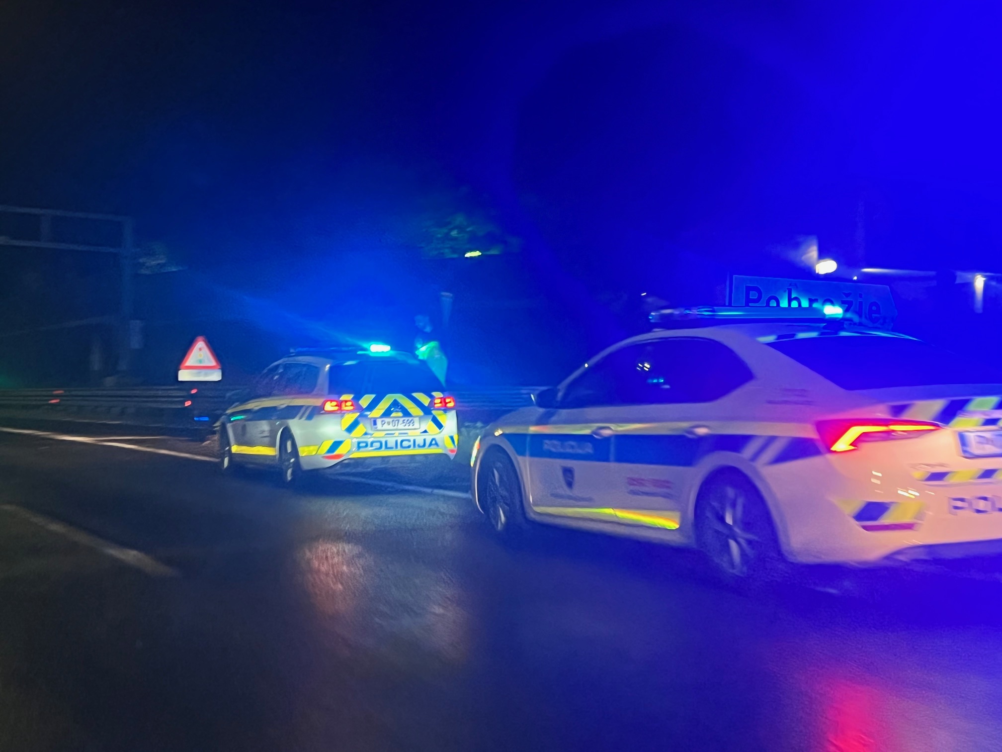 Beg pred policijo se je končal s trkom v službeno vozilo