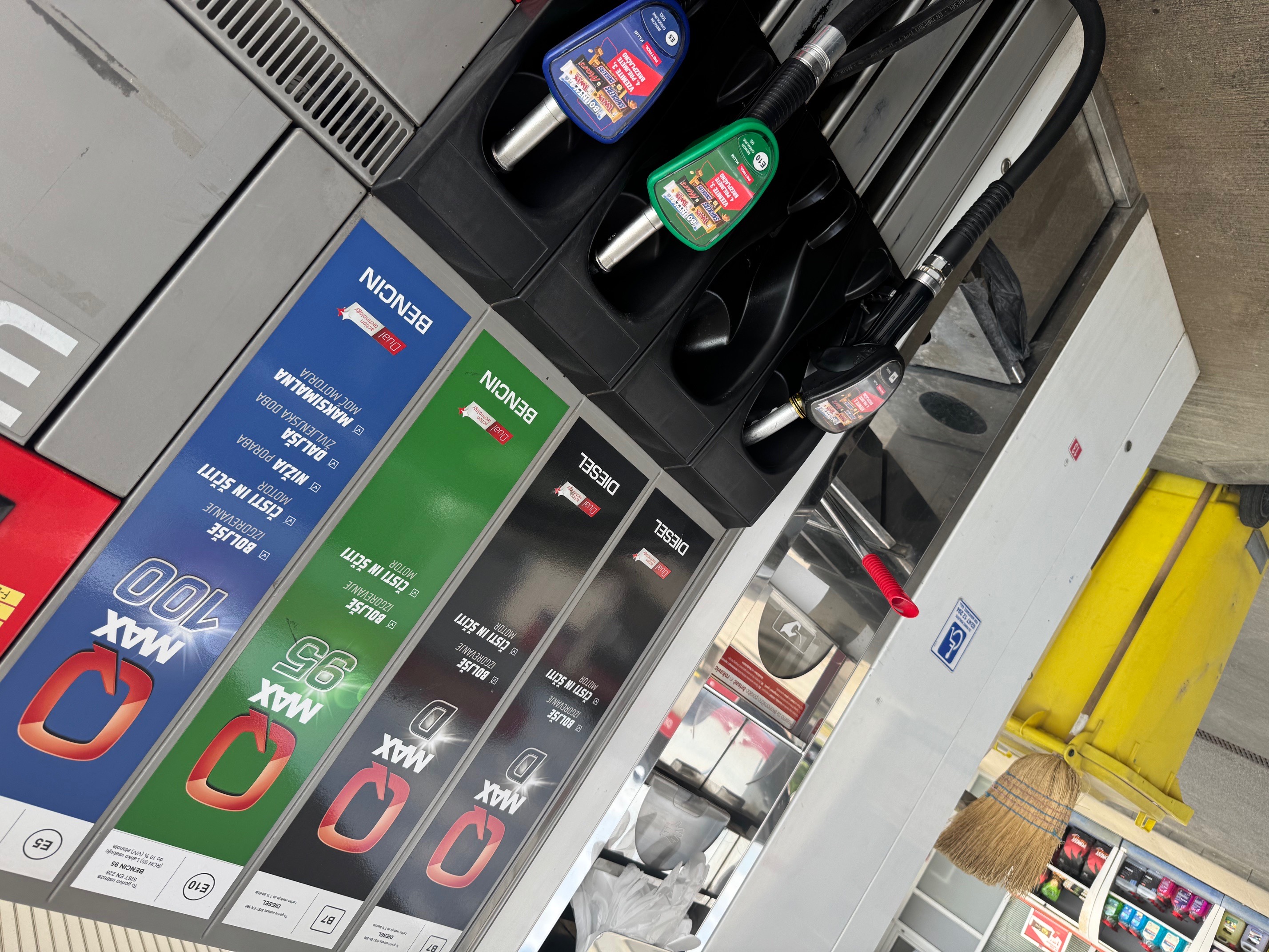 Gorivo se je podražilo: dizel prvič nad dva evra za liter