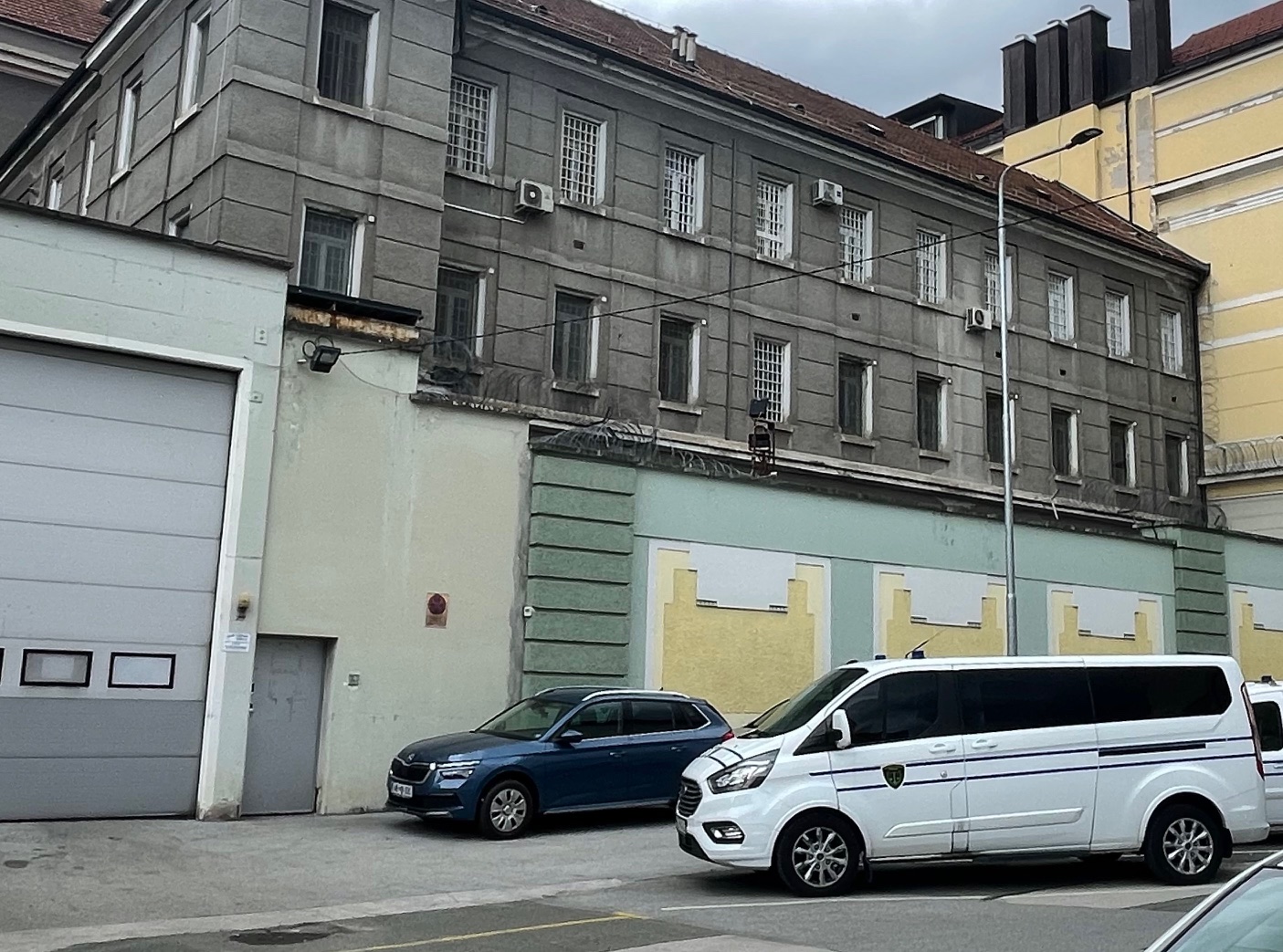 Mariborski zapori prekomerno polni, skoraj polovica jih je tujcev