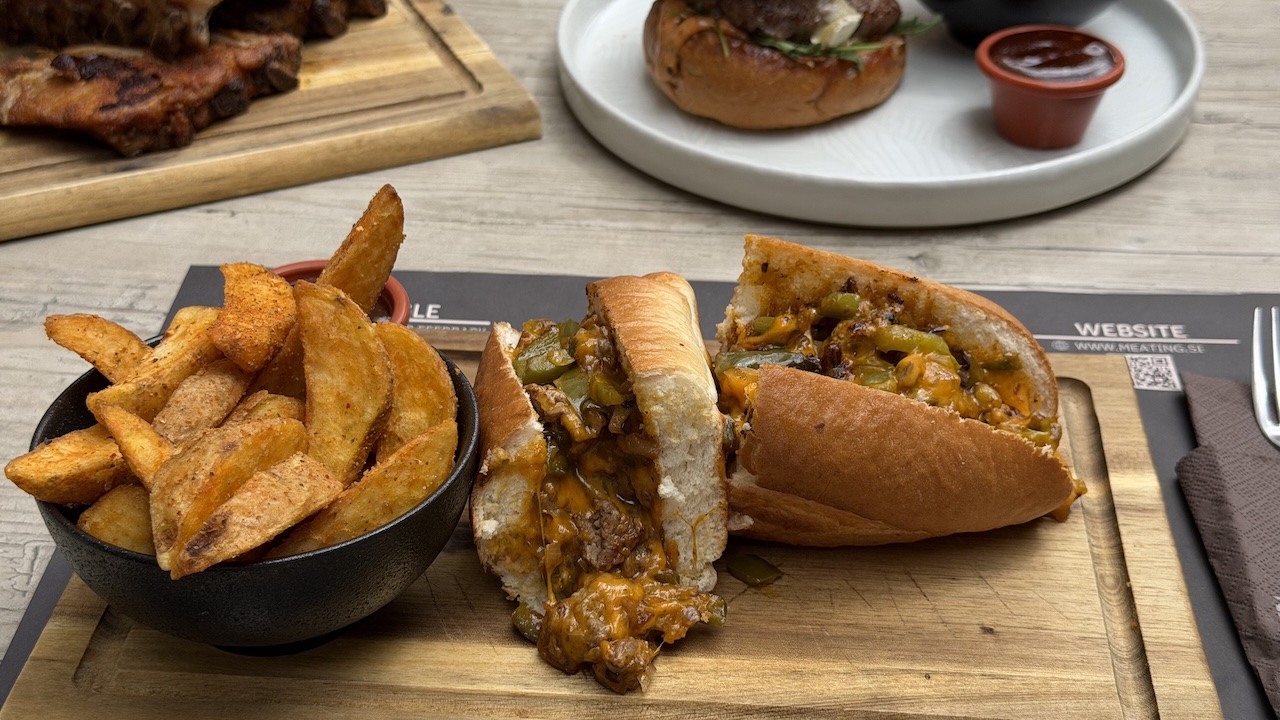 To je edina restavracija v Mariboru, ki ponuja legendarni Philly Cheesesteak: Ste ga že poskusili?