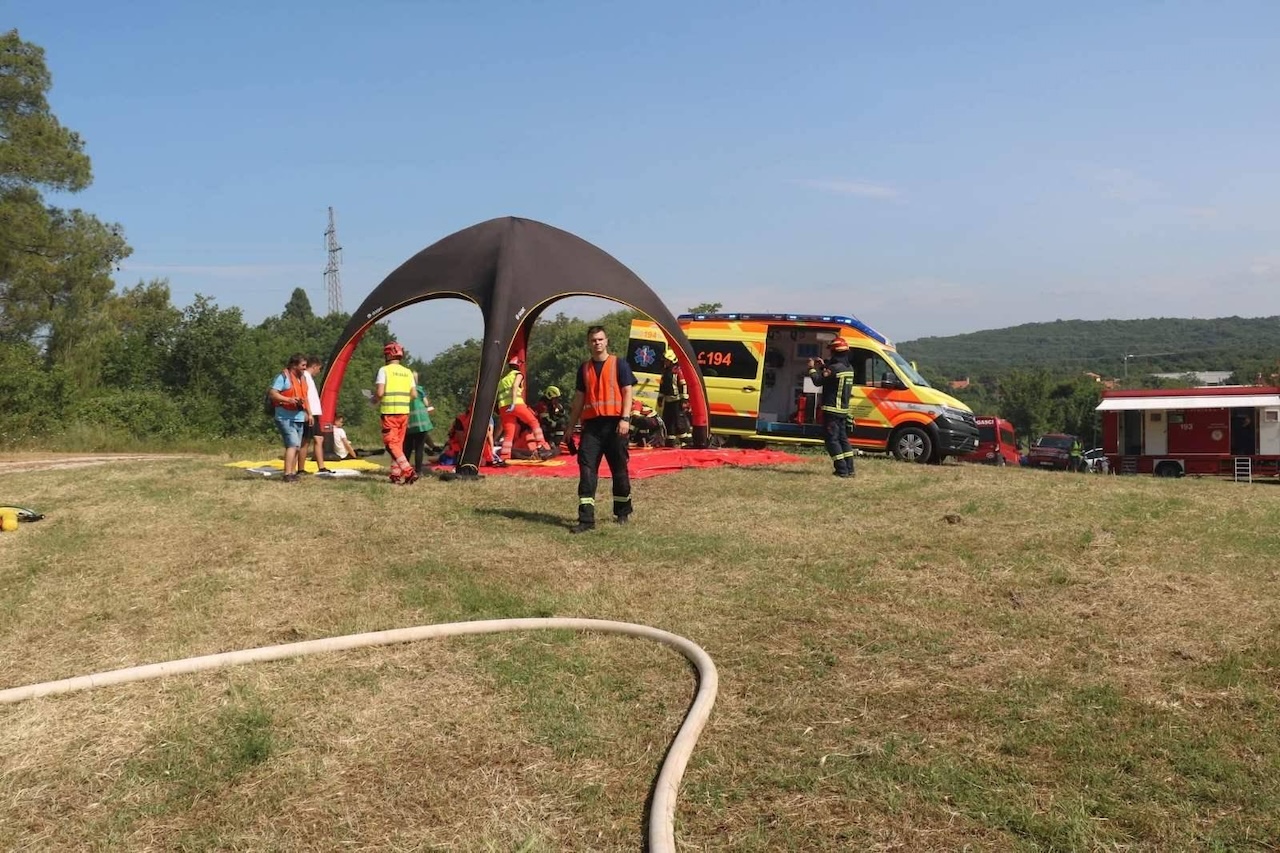 V priljubljenem obmorskem letovišču strmoglavilo letalo: Nesreča terjala več življenj