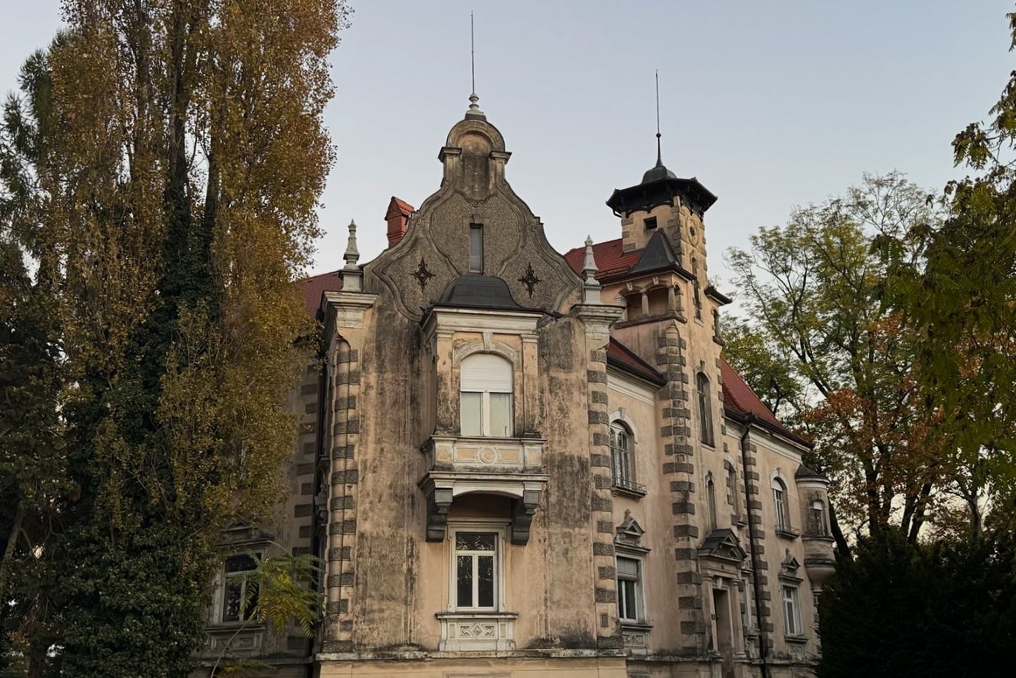 FOTO: Bodo legendarne mariborske staromeščanske vile kmalu dobile novega lastnika?