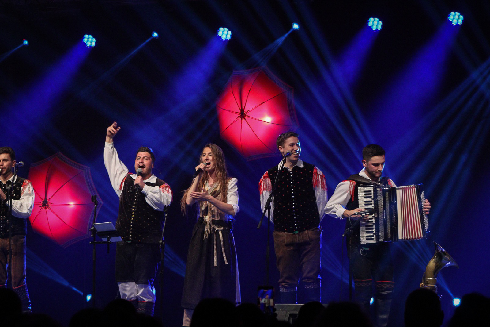 FOTO in VIDEO: Šentilj kljub snegu zapel z Ansamblom Saša Avsenika