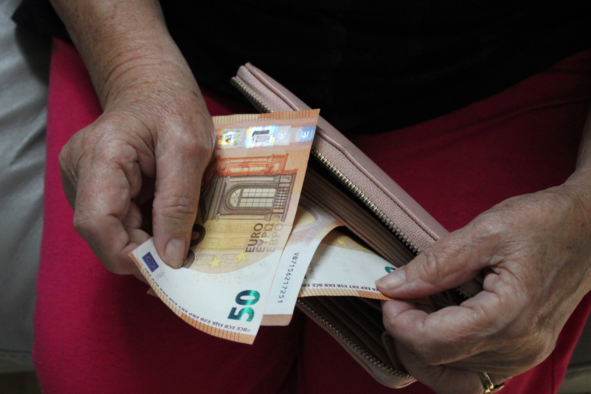 Dobra novica za več kot 600.000 Slovencev: V ponedeljek vas bo na bančnem računu čakalo presenečenje