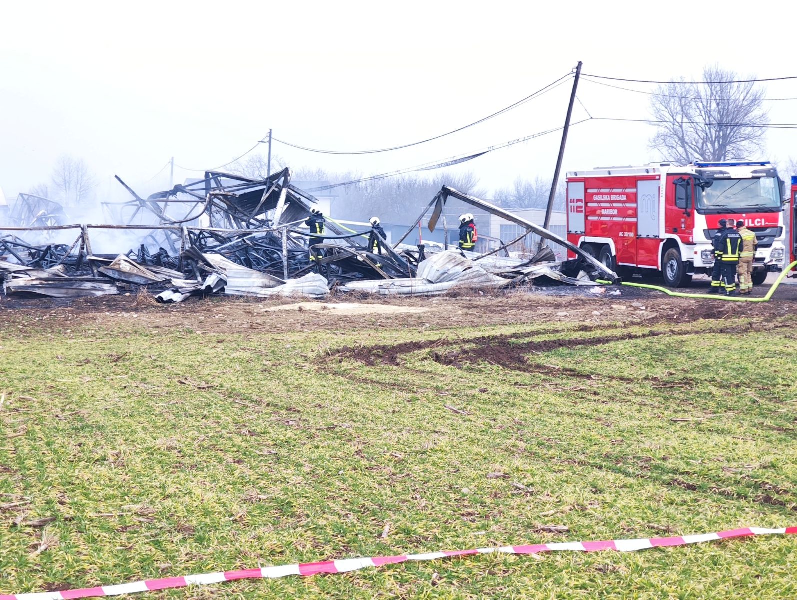 FOTO in VIDEO: Takšne so posledice katastrofalnega požara na Teznu, znanih več podrobnosti