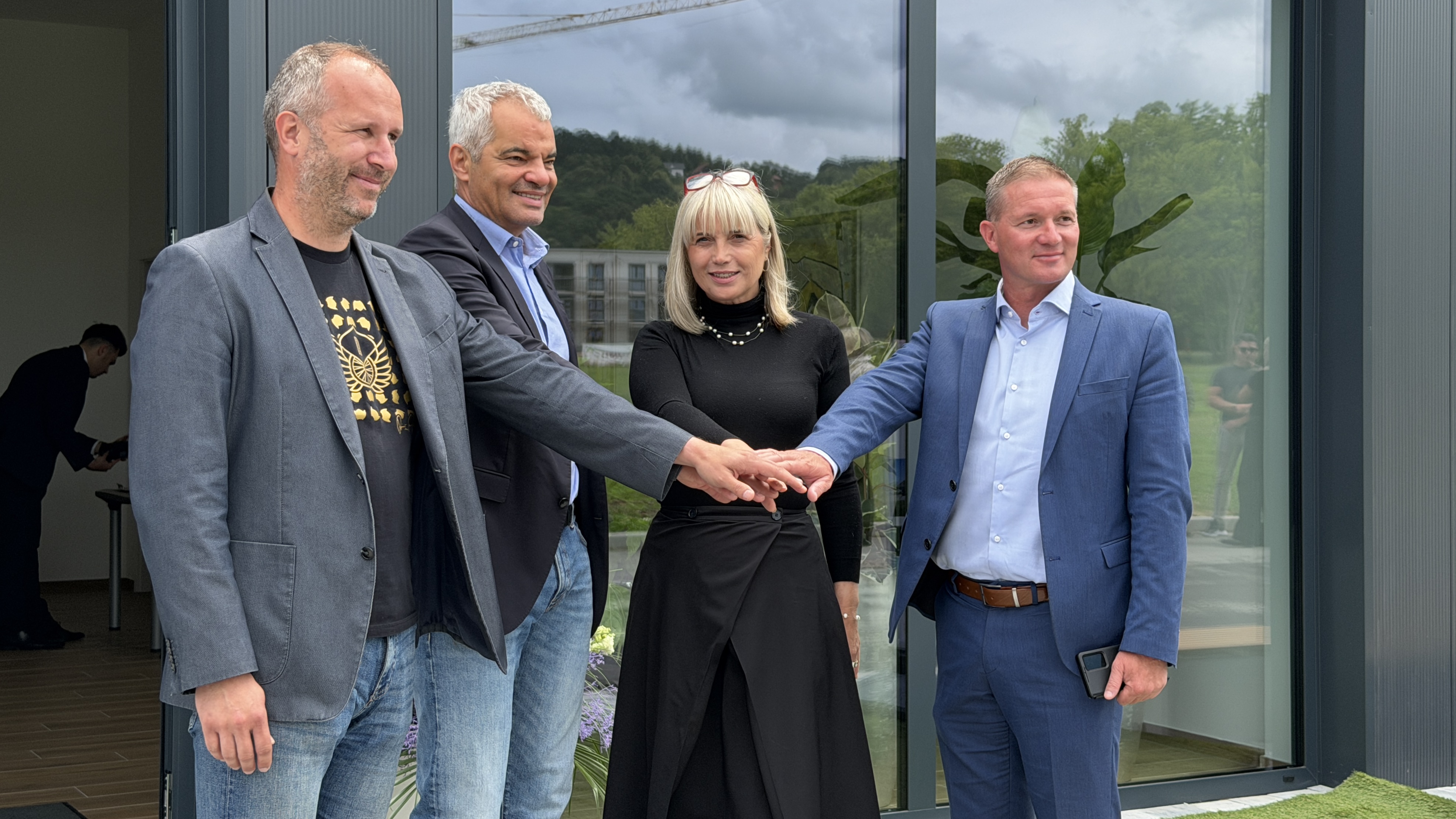 V občini Hoče-Slivnica pogrebi odslej za 440 evrov cenejši: Pogrebno podjetje Maribor prevzelo upravljanje pokopališč