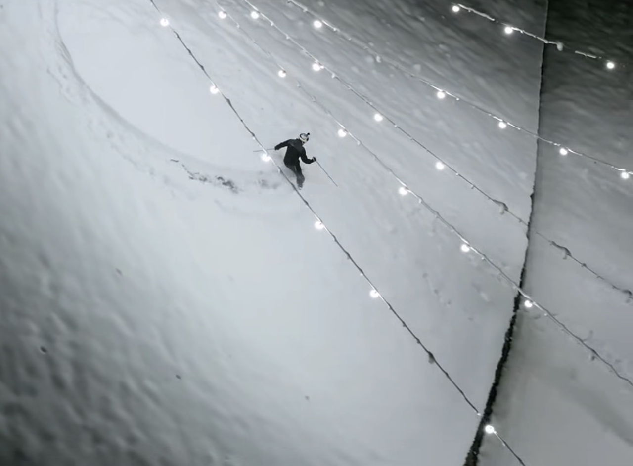 Mariborska Piramida postala smučišče: Filip Flisar izkoristil redko priložnost (VIDEO)