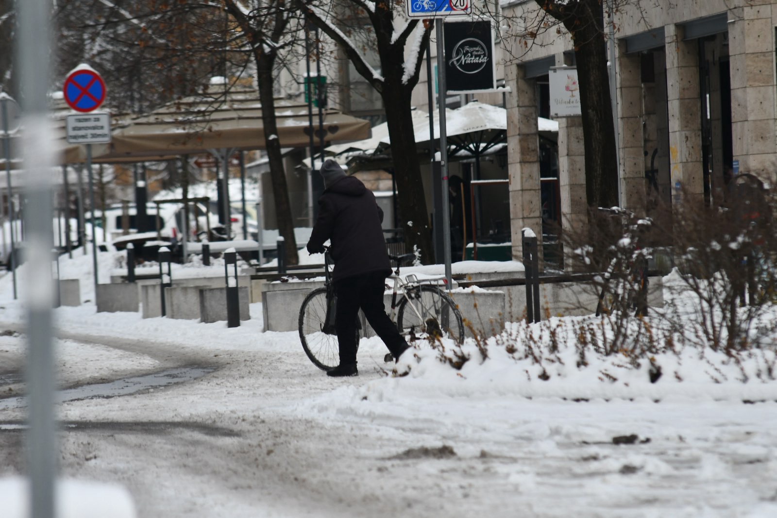Meteorologi napovedujejo: Prihajajo obilne padavine, a prava zima se morda poslavlja