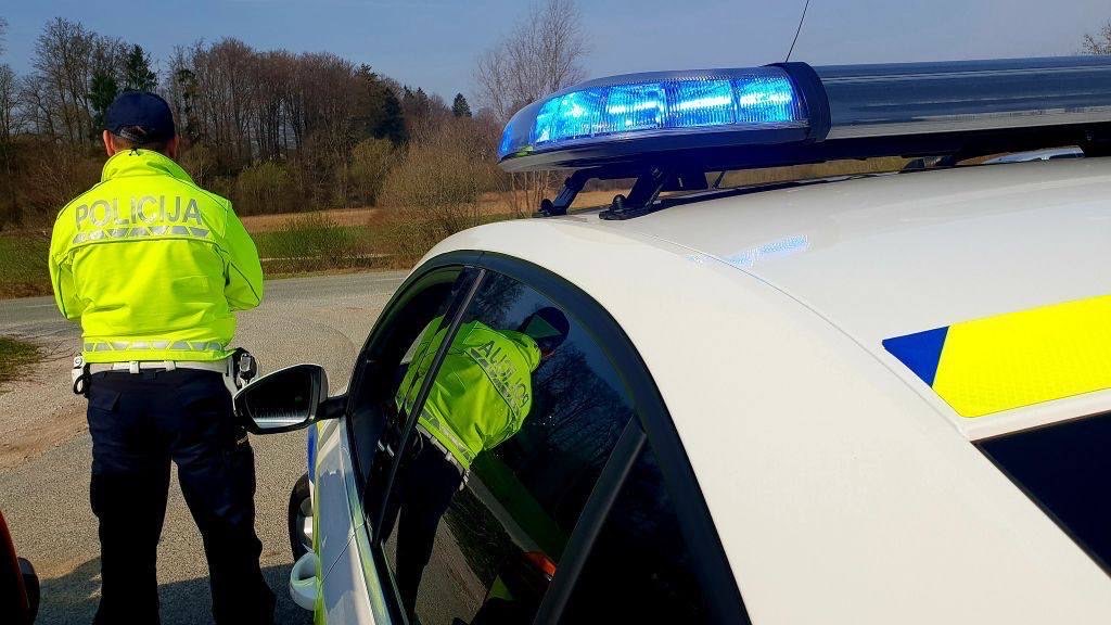 Po trčenju s tovornim vozilom umrl kolesar