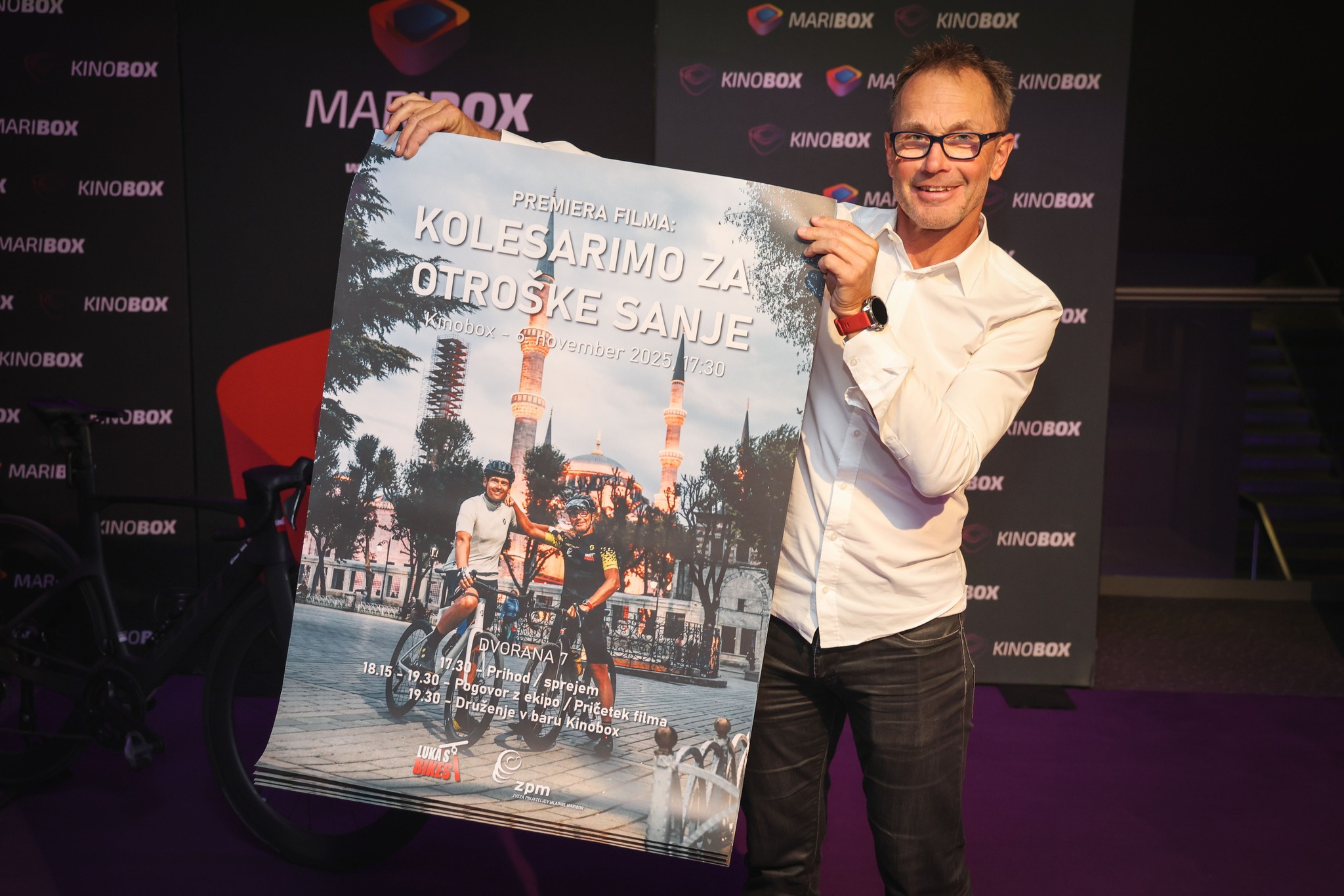 Premiera filma o dobrodelni poti od Maribora do Istanbula navdušila polno dvorano Mariboxa