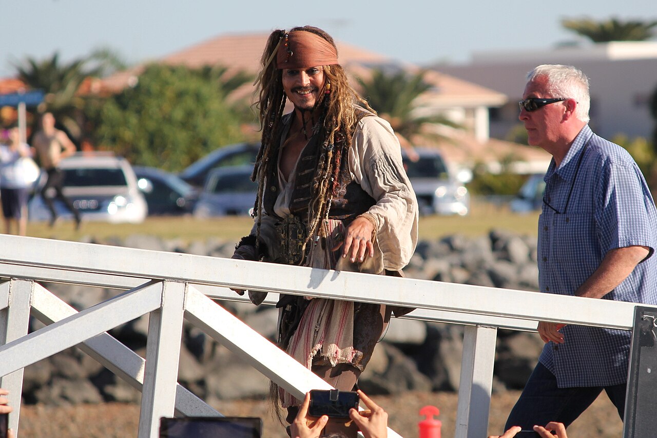 Johnny Depp se vrača v znano franšizo, a v povsem drugačni vlogi