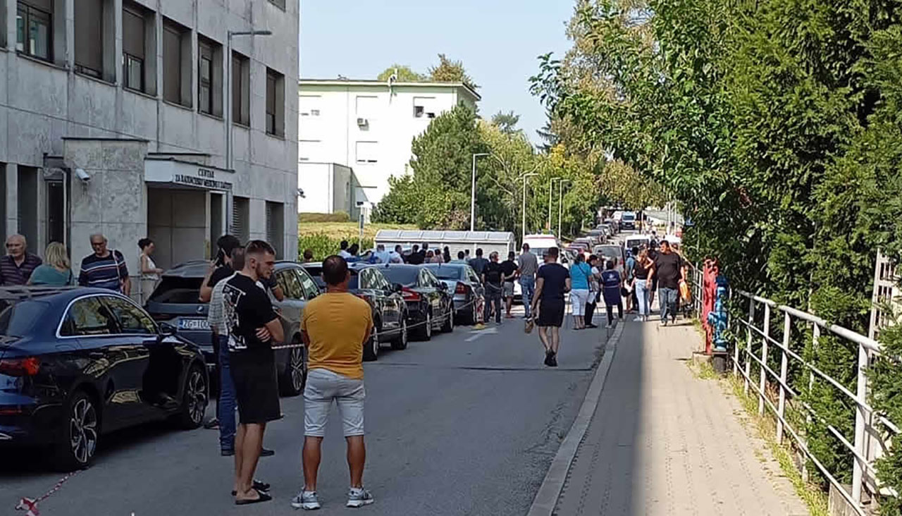 Drama v hrvaški bolnici: Moški prišel s pištolo in grozil