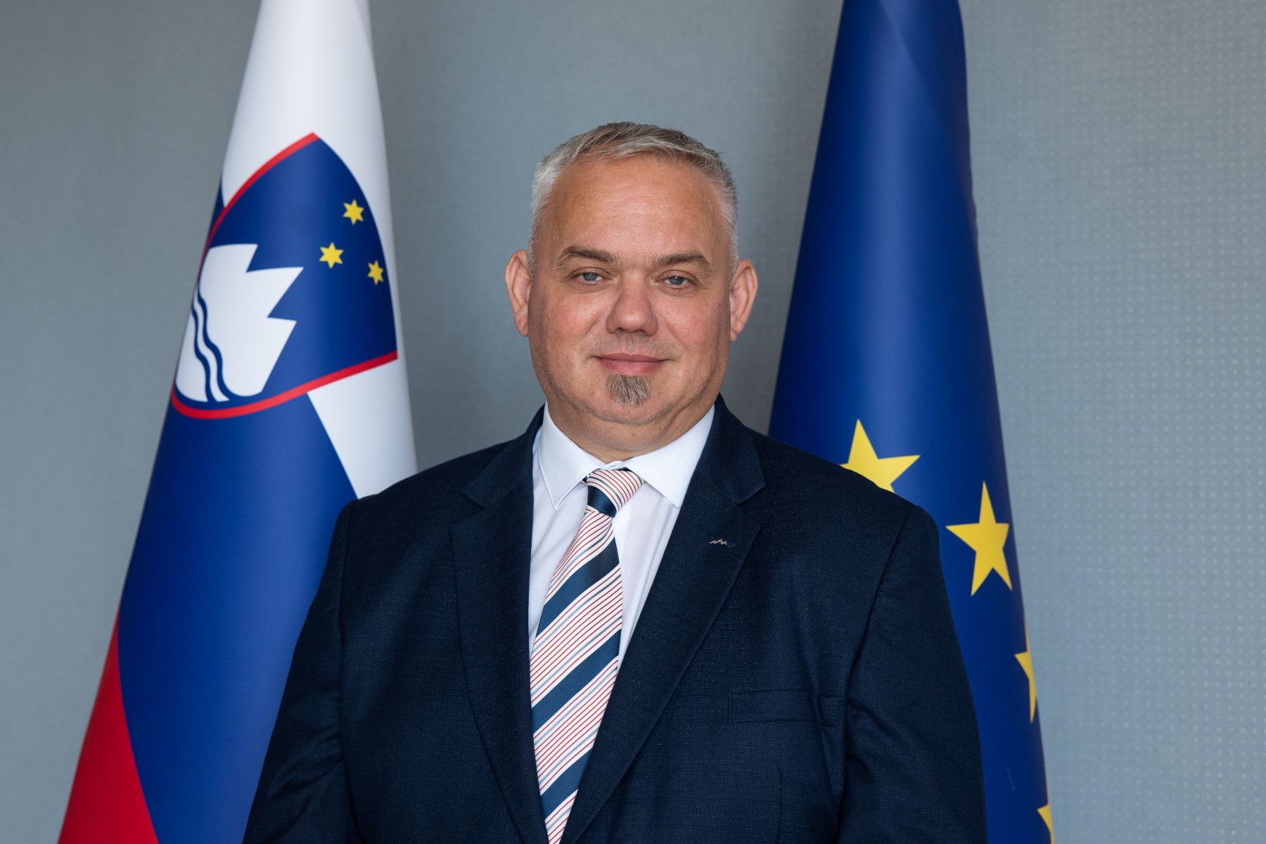 Znan župan in  državni sekretar naj bi pri milijonskem projektu 'v žep pospravil' kar 60 tisočakov