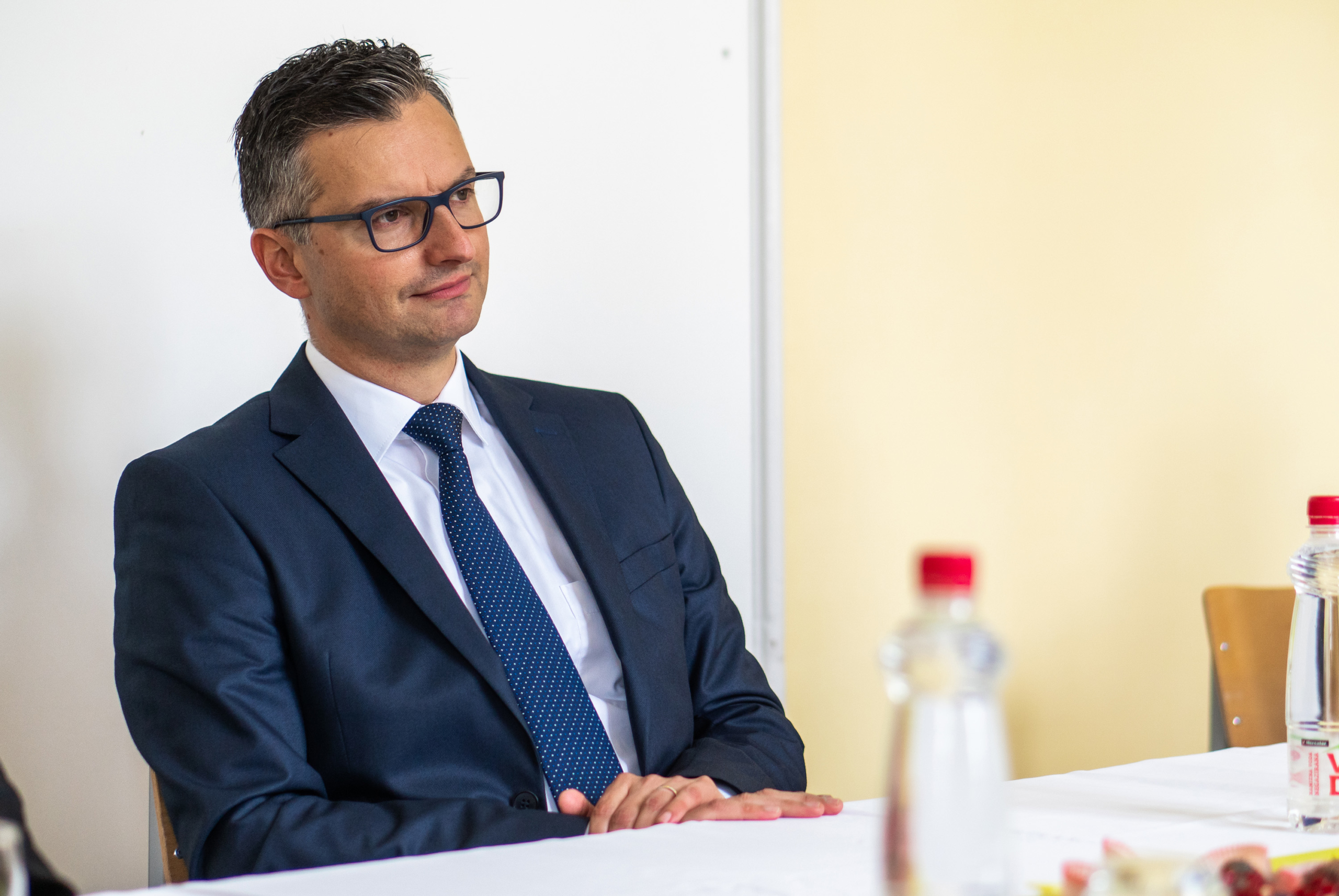 Šarec naslovil govorice o uvajanju obveznega služenja vojaškega roka