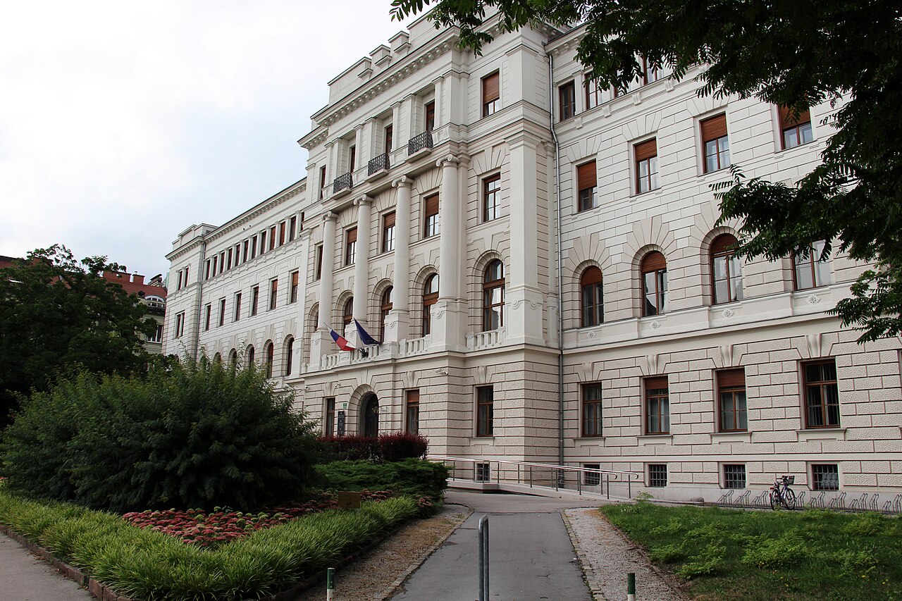 Kaj bo odločilo vrhovno sodišče o referendumu o pomoči pri prostovoljnem končanju življenja?