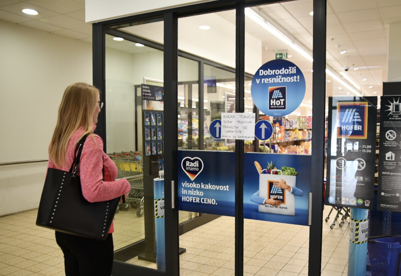 Odpoklic v Hoferju: Zaradi bakterije izdelka ne uživajte