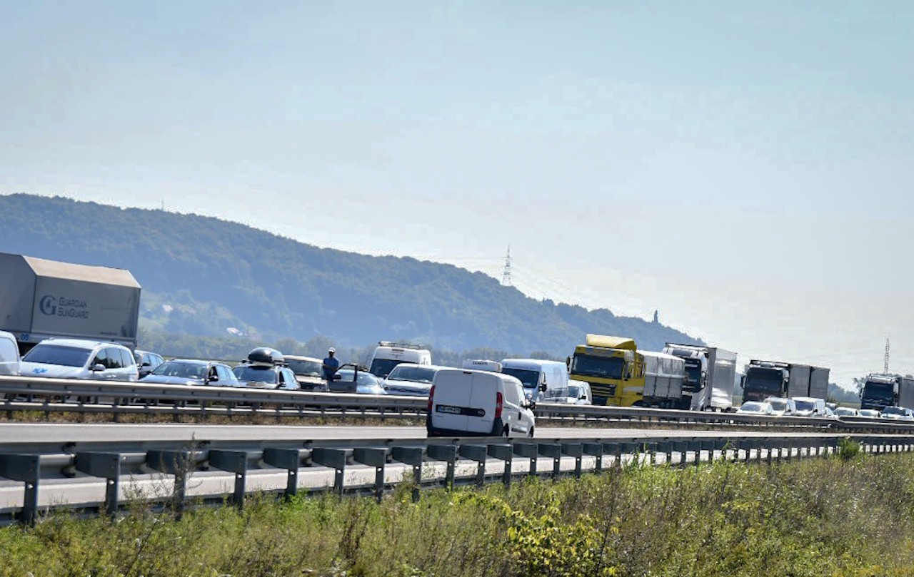 Zaprta štajerska avtocesta: Proti Mariboru vse stoji