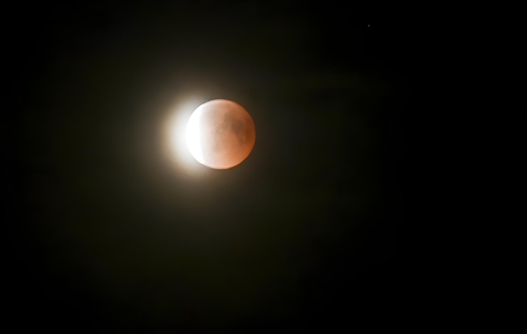 Popolni Lunin mrk bo nocoj viden tudi na nebu nad Mariborom