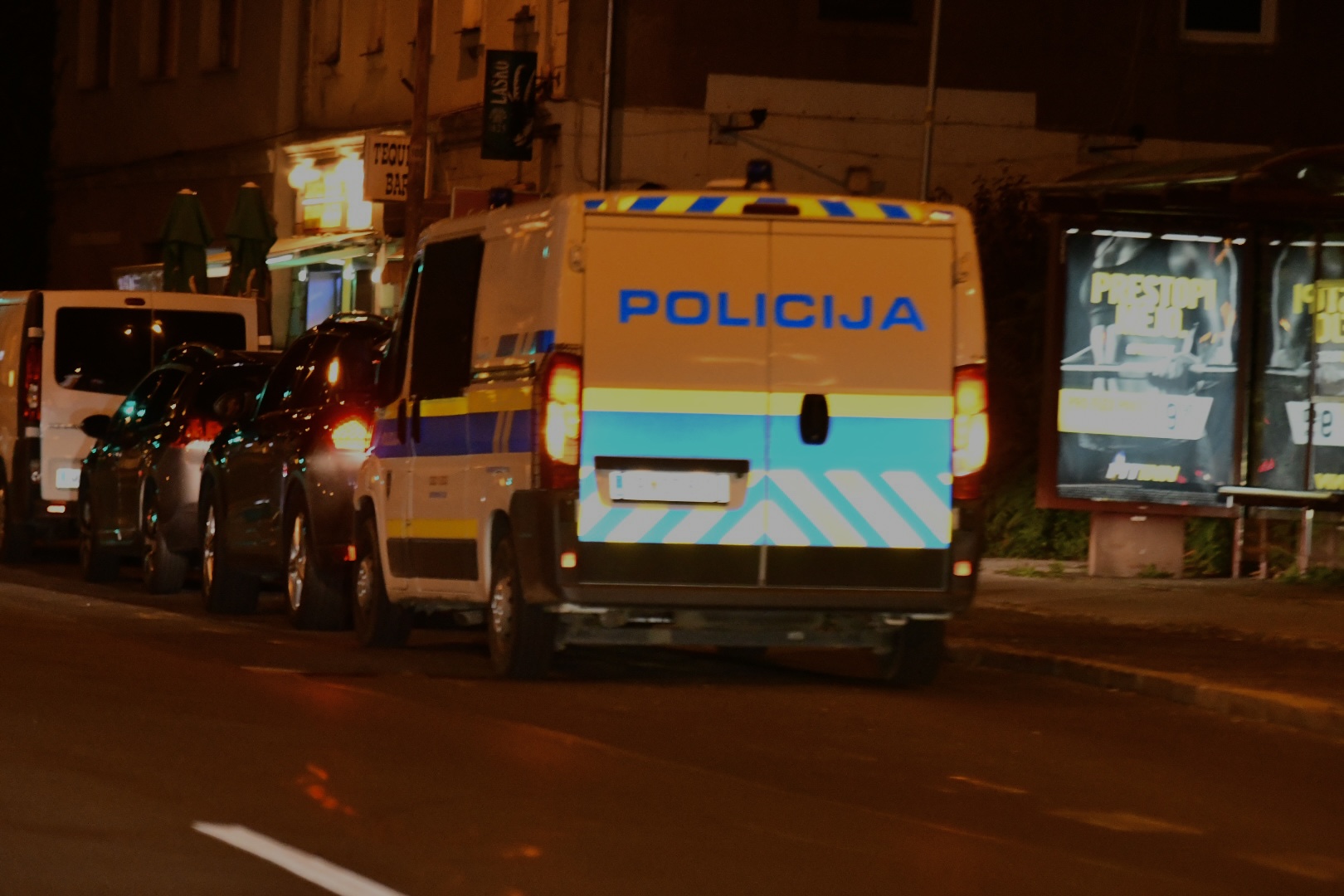 252 klicev v enem dnevu: Mariborski policisti obravnavali tudi hujšo prometno nesrečo in ponarejanje denarja