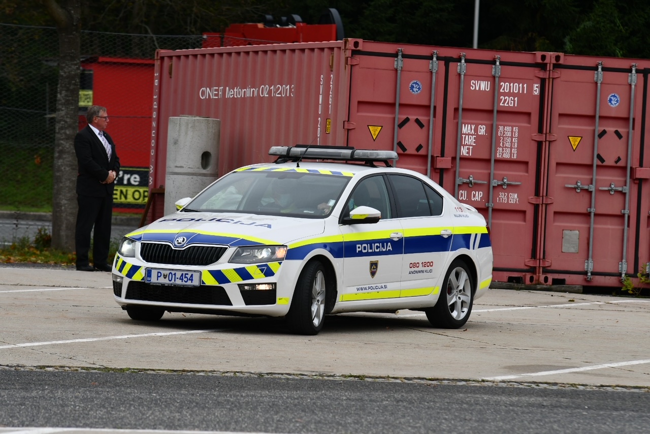 Maribor: Vlomil v stanovanje in odnesel zlatnino