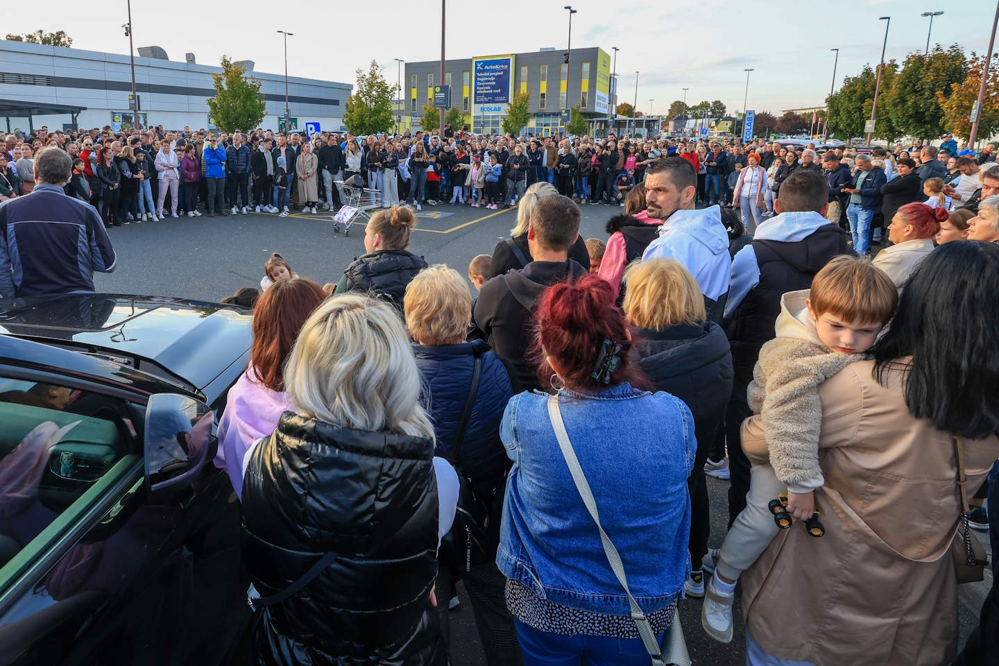 FOTO in VIDEO: V Mariboru so se poklonili legendarnemu Halidu Bešliću