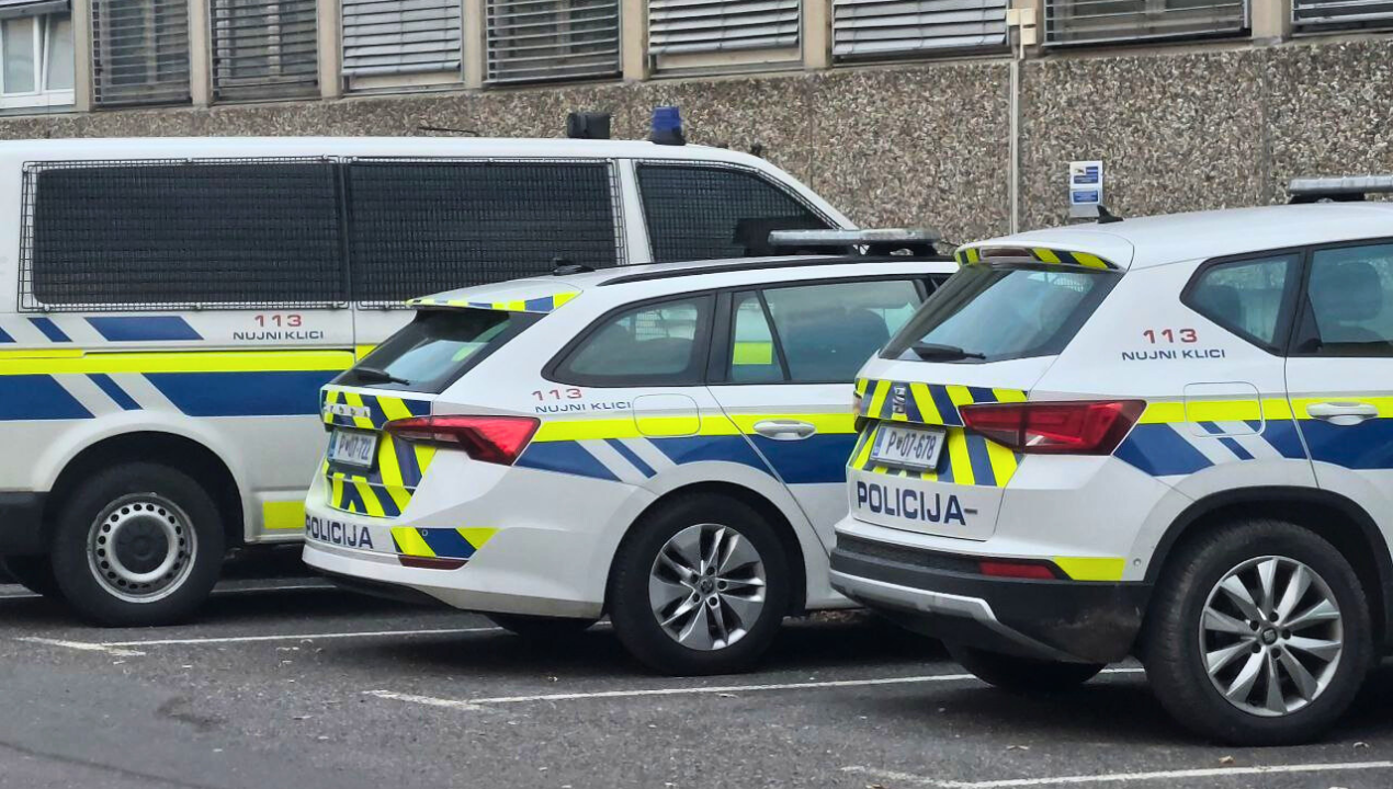 Mariborski policisti iščejo voznika modrega vozila, to je storil