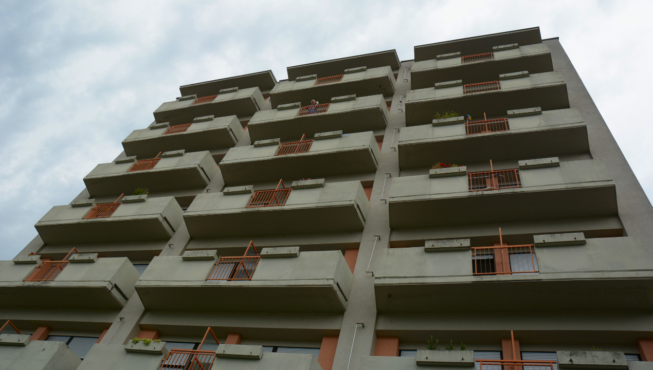 V mariborskem domu starejših uvajajo stroge ukrepe, širijo se virusna obolenja