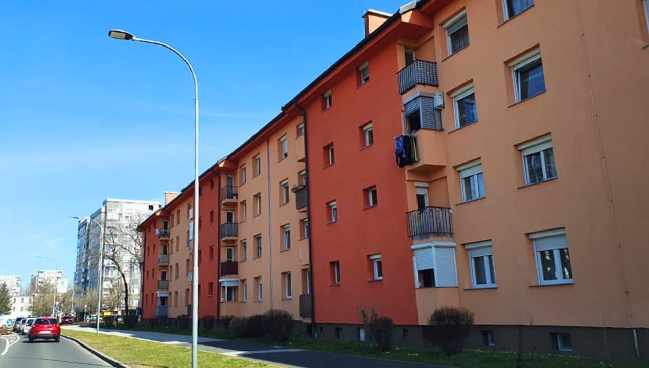 V oktobru načrtovanih manj stanovanj, izdali so tudi manj dovoljenj