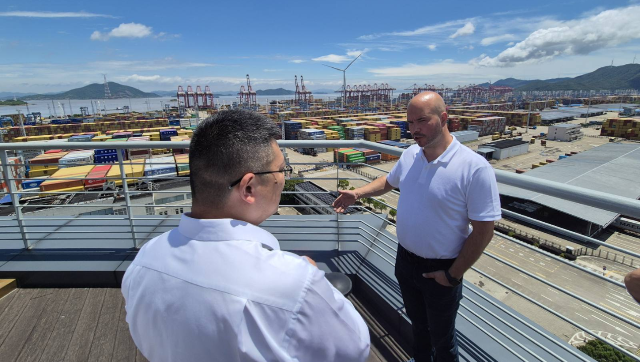 Nas na Vzhodu čakajo konkretni posli? Delegacija s Frangežem pretekli teden sedela celo z Alibabo in Geelyjem