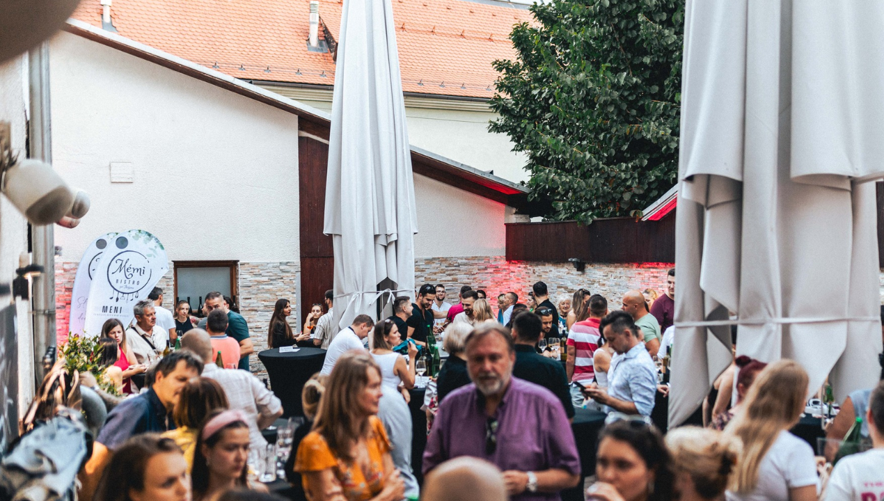 Mariborski bistro, ki je postal prava »dnevna soba« v mestu, praznuje: Dišalo bo po hišnih prigrizkih koktejlih in mnogih hitih