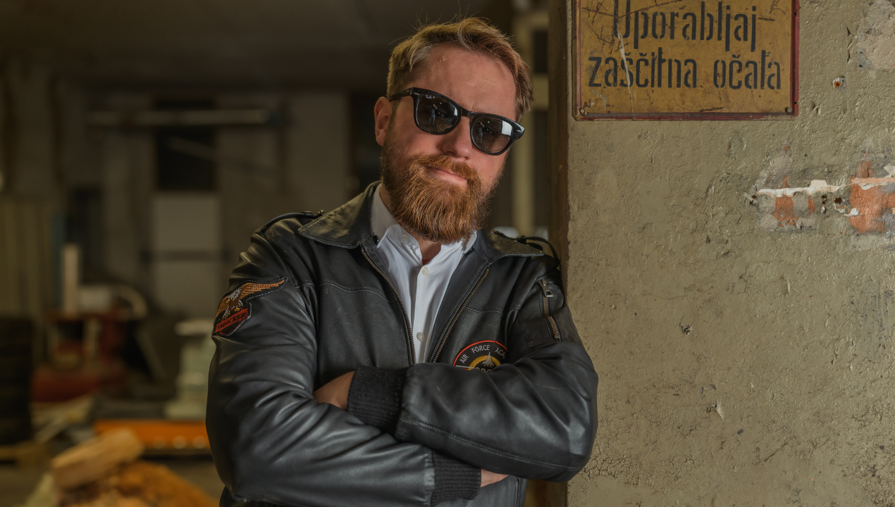 Stand up med drevesi: Ko se Štajerca šalita na račun Pohorja, zraste komedija za dušo in smeh do solz