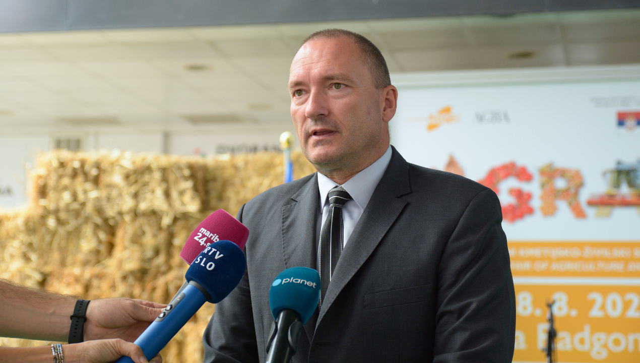 Podgoršek: "Šlo je za mirno izražanje mnenja"; na razstavnem prostoru ministrstva pa danes samo letaki