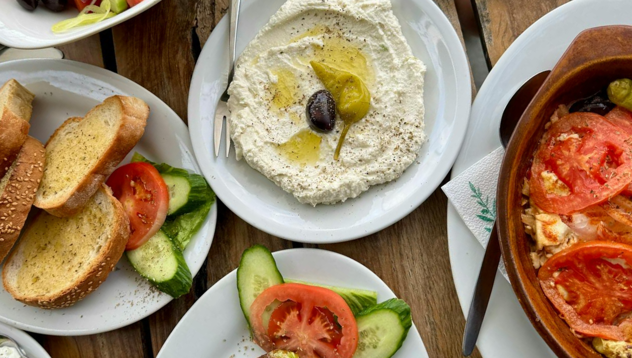 Od Aten do Santorinija: V Habakuku bodo zadnji septembrski dnevi dišali po Mediteranu